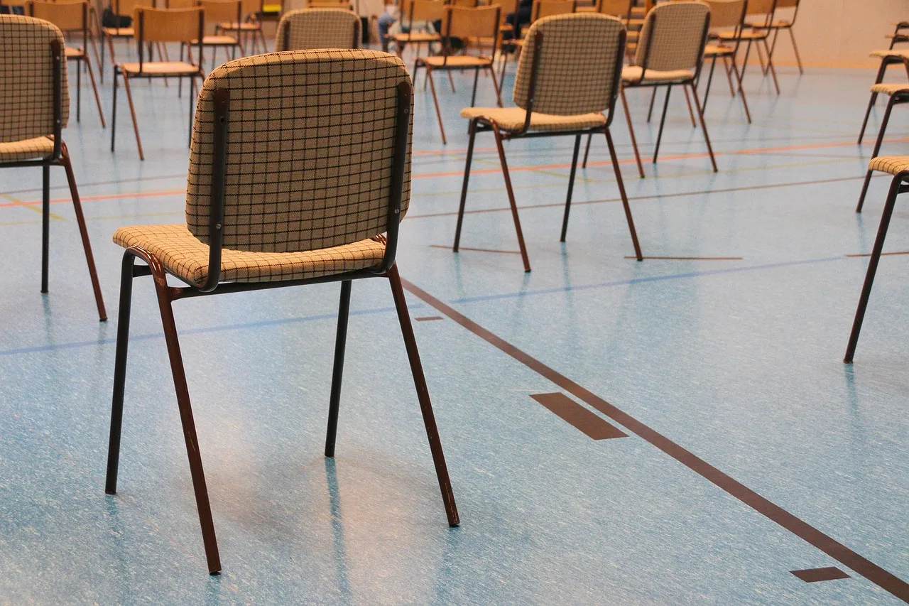 chairs, seats, furniture, seating, assembly, company, citizens' assembly, conference room, meeting. Event demand splits: how to quote regional meetings